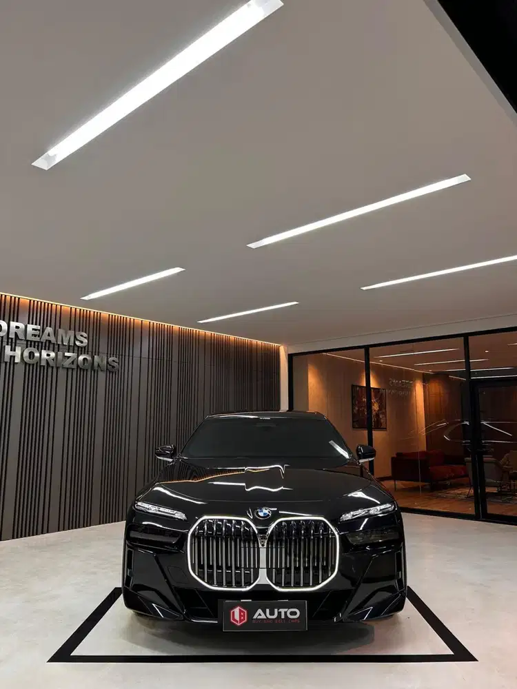 BMW 735i M-Sport 2025 Hitam Nik 2024 B1348SAT Km11rb