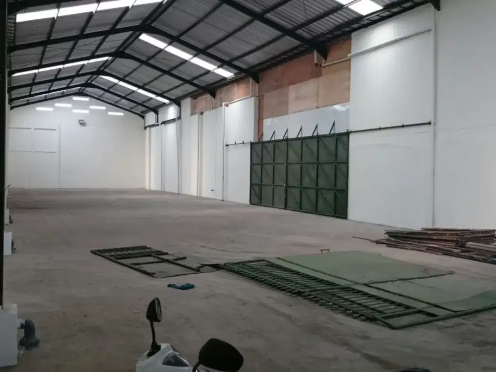 Dijual/Disewakan Gudang Strategis di Kopo Bandung, LT 700m² LB 600+m², SHM, Siap Pakai!