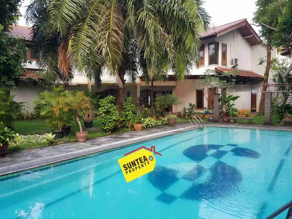 Rumah Di Pondok Indah Luas Harga Nego ada Kolam Renang.