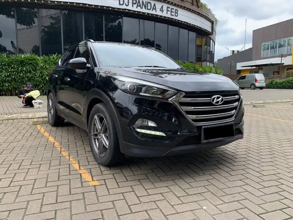(HARGA TERMURAH) HYUNDAI TUCSON XG 2.0 BENSIN AT MATIC 2017 HITAM