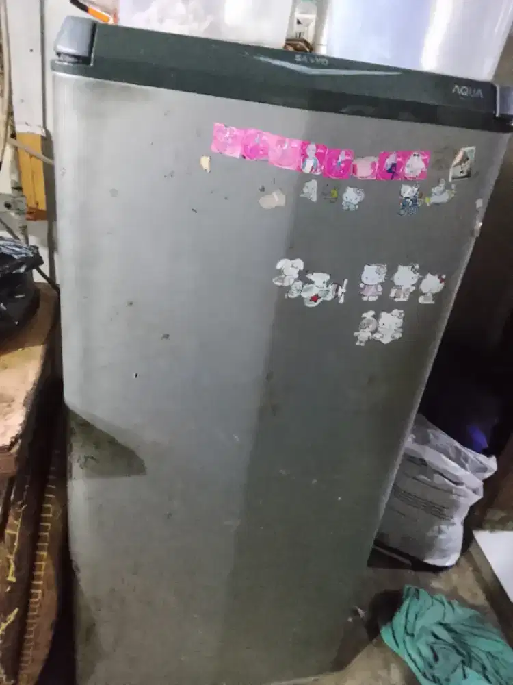 Kulkas bekas satu pintu (tidak dingin)