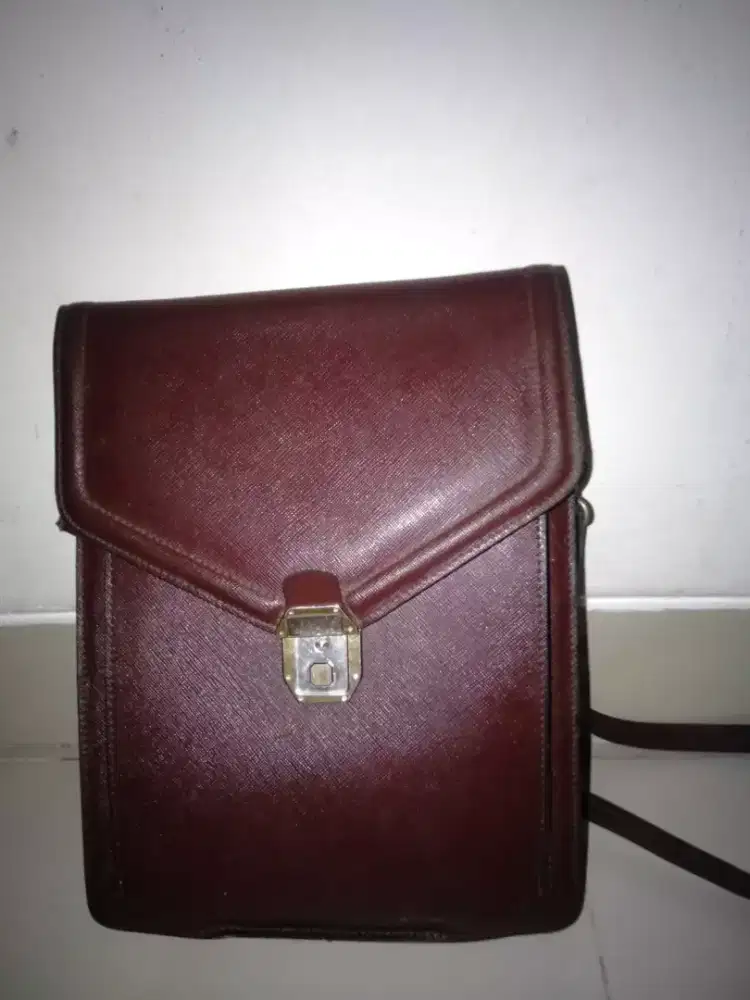 100%leather sling bag