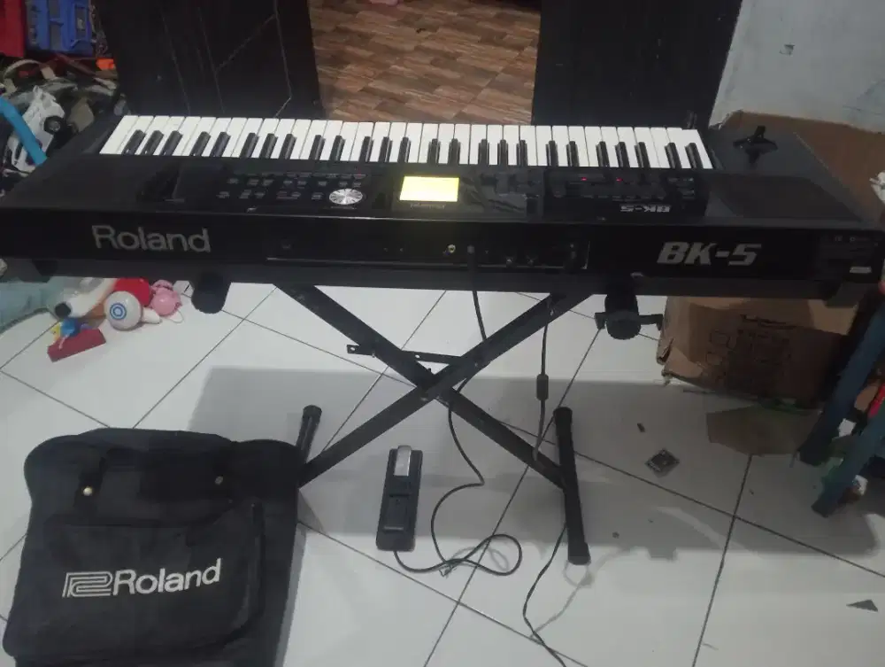 Keyboard roland bk5