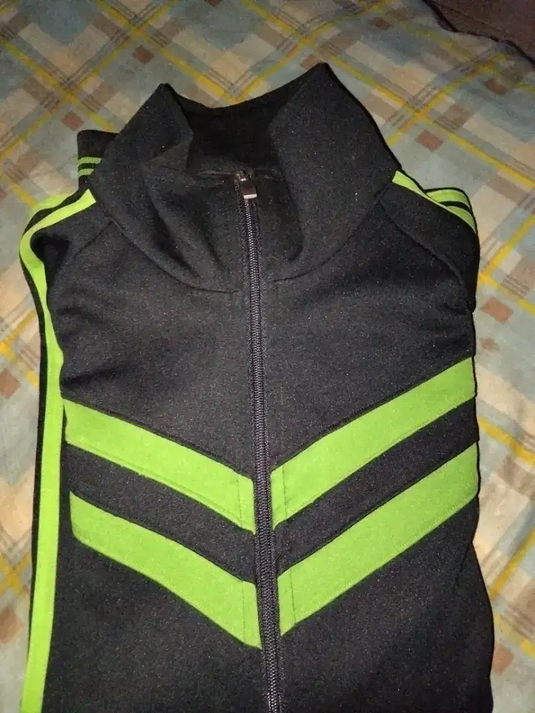 tracktop jaket warna hijau