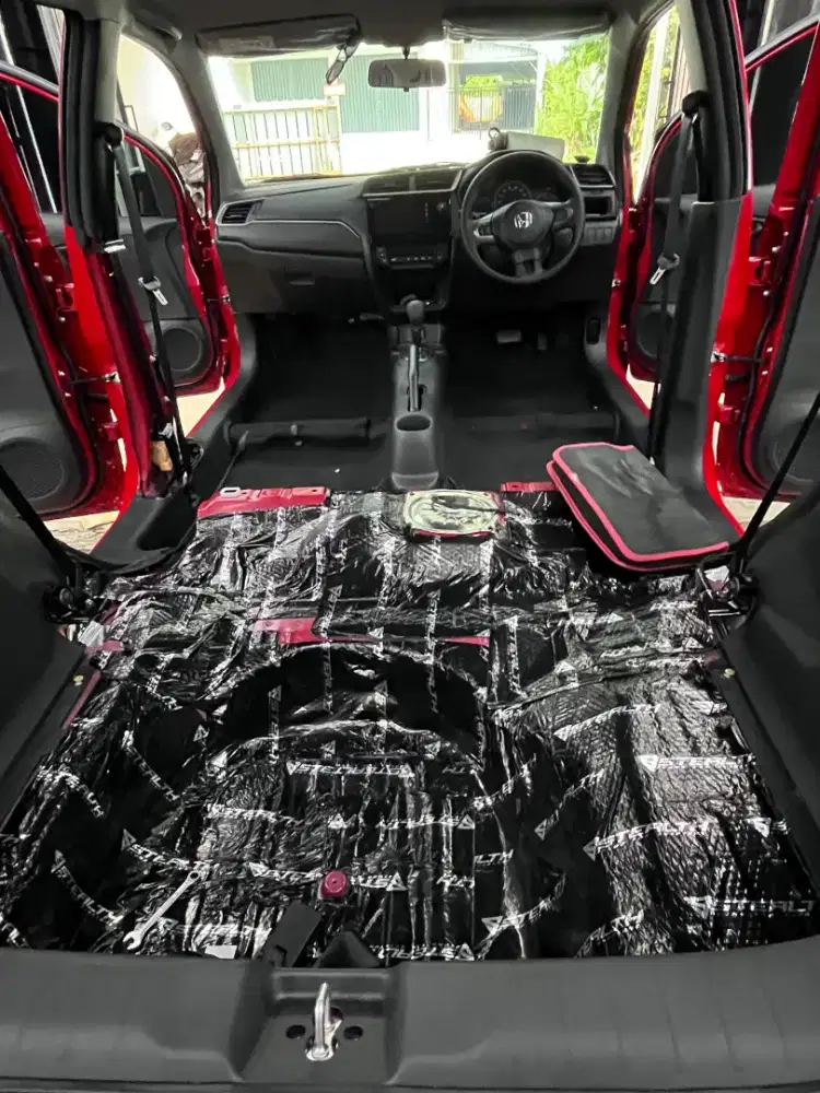 Peredam suara mobil ( sound deading )