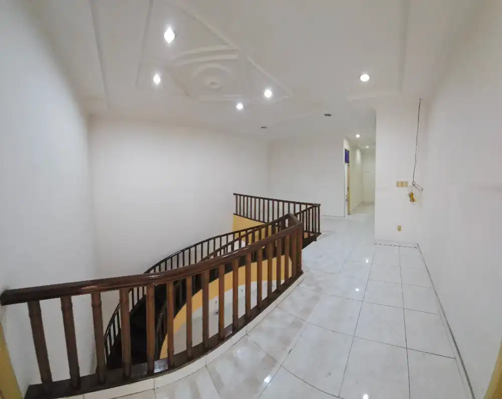 Rumah PIK Elang Laut 2 Lt semi furnish