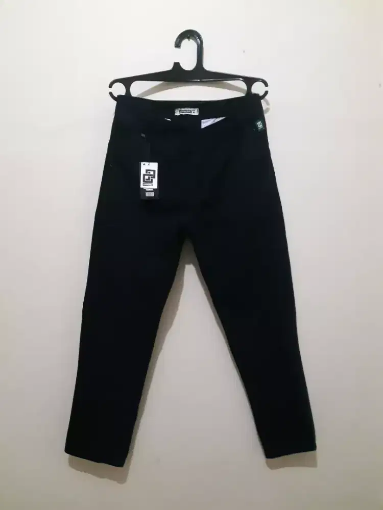 CELANA CHINOS HITAM BRAND COTTONIC SIZE M SETARA 30