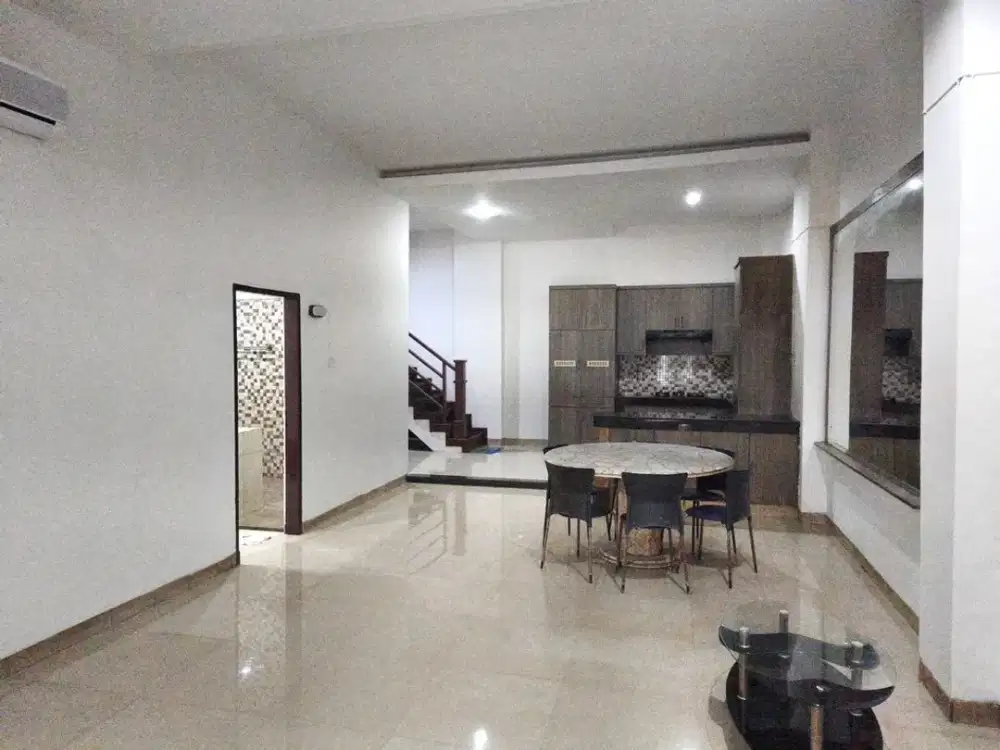 Disewa Rumah 1,5 Tingkat Komplek Cemara Asri Jalan Salak