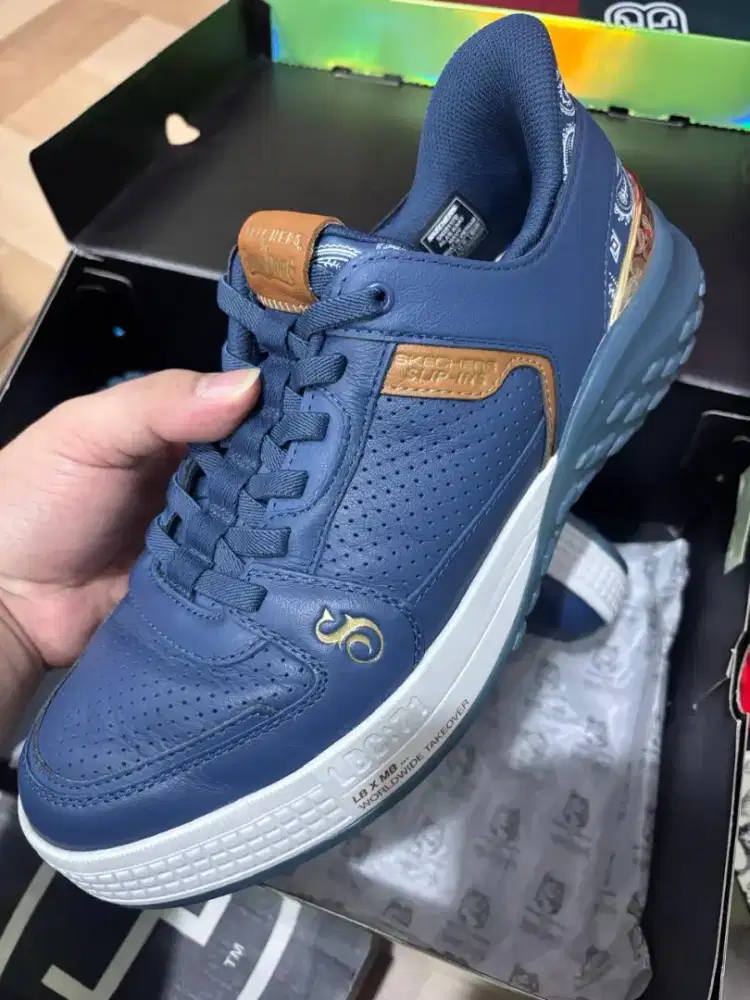 Sepatu skechers warna navy uk. 45