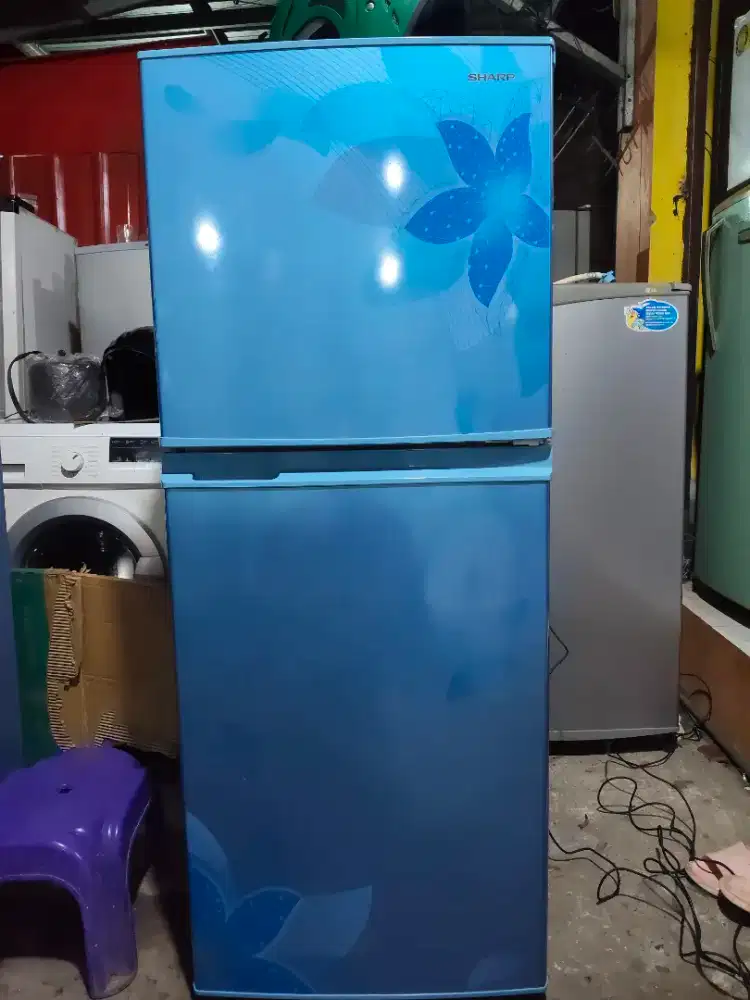 Kulkas Sharp 2pintu istimewa mulus normal dan masih orisinil