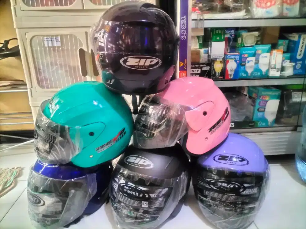 Helm masih baru,minus baret aja dikit,selebihnya normal,harga nett