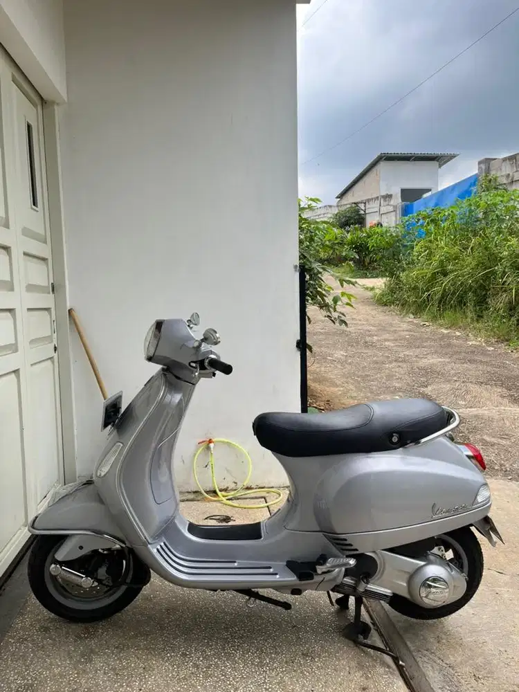Vespa LX 150 2vie 2012 abu