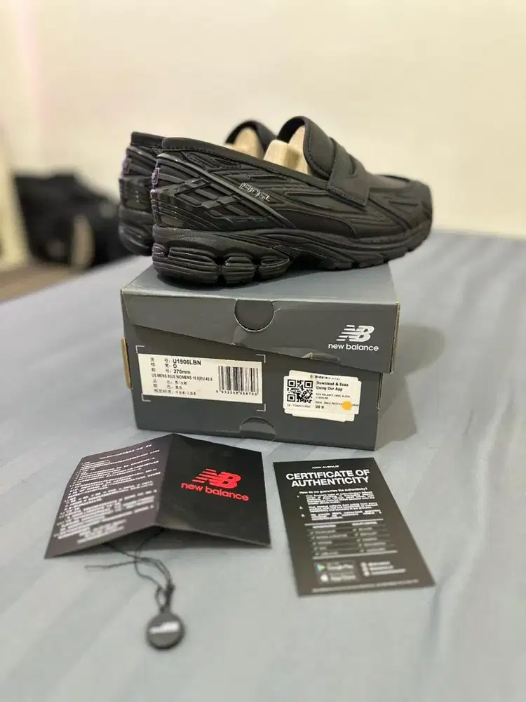 (BNIB) New Balance 1906L Black leather loafrr