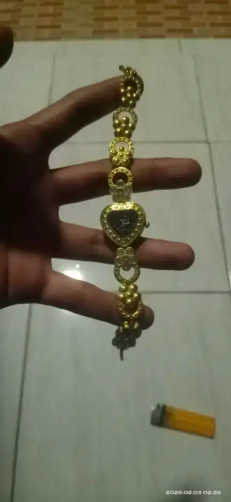 Jam unik dari pada gak di pake