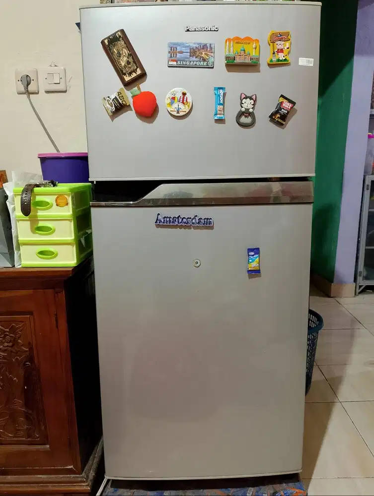 Kulkas merk Panasonic 2 pintu