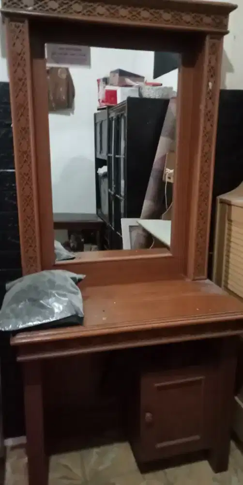 meja rias kondisi seperti gambar