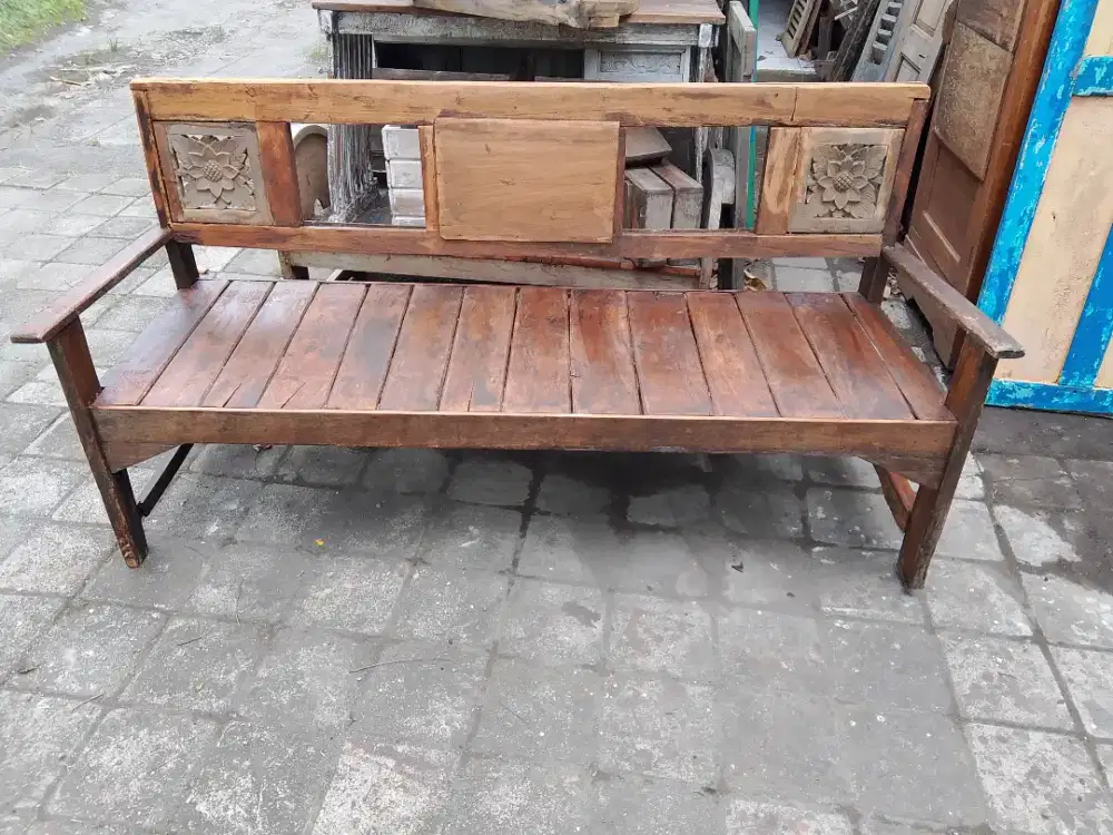 Ada kursi murah siapa cepat dia dapat mau' tutup toko