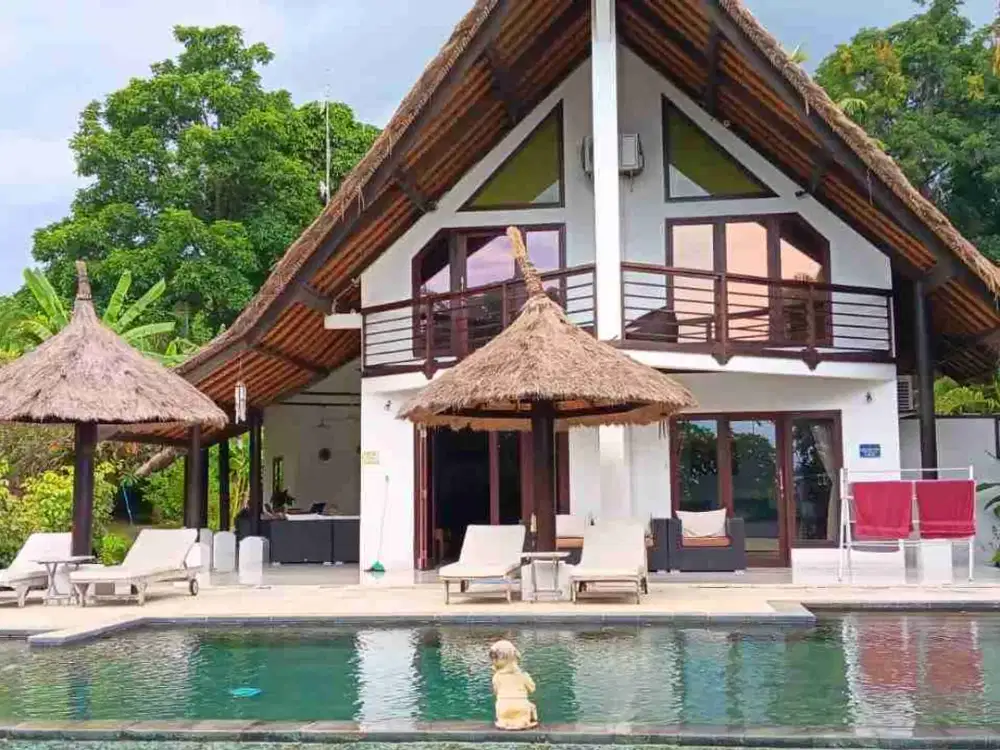 Villa Dengan Jacuzi for sale