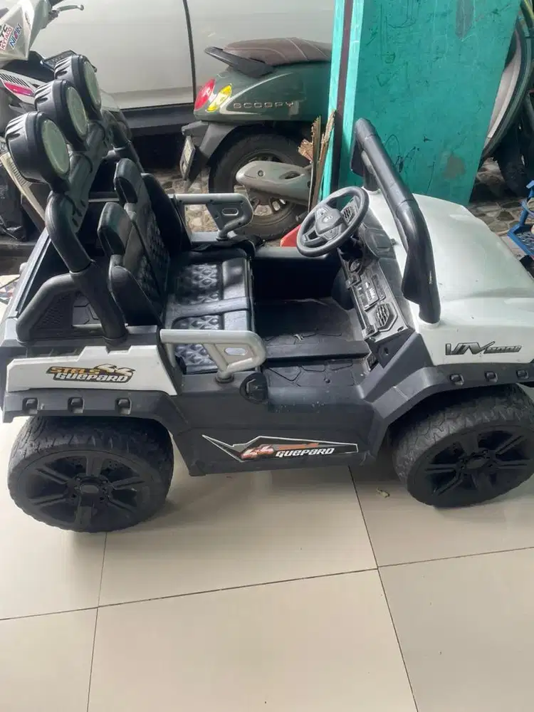 Jual aja dari pada di anggurin mainan mobil aki