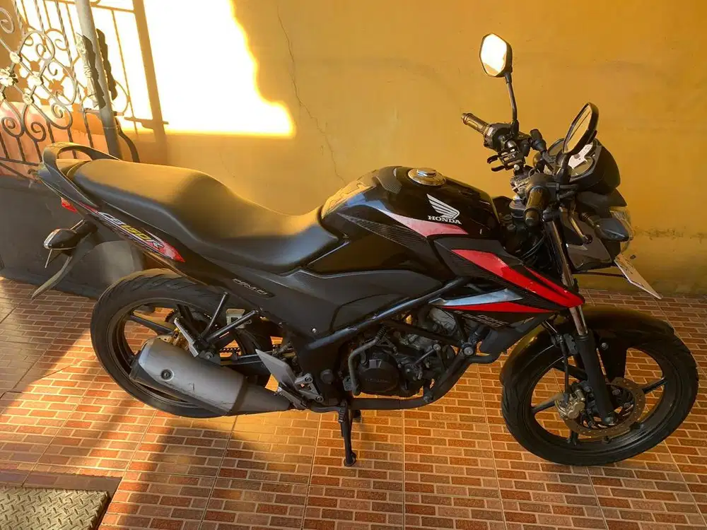 Di Jual Honda CB 150 R Old 2015 tangan pertama