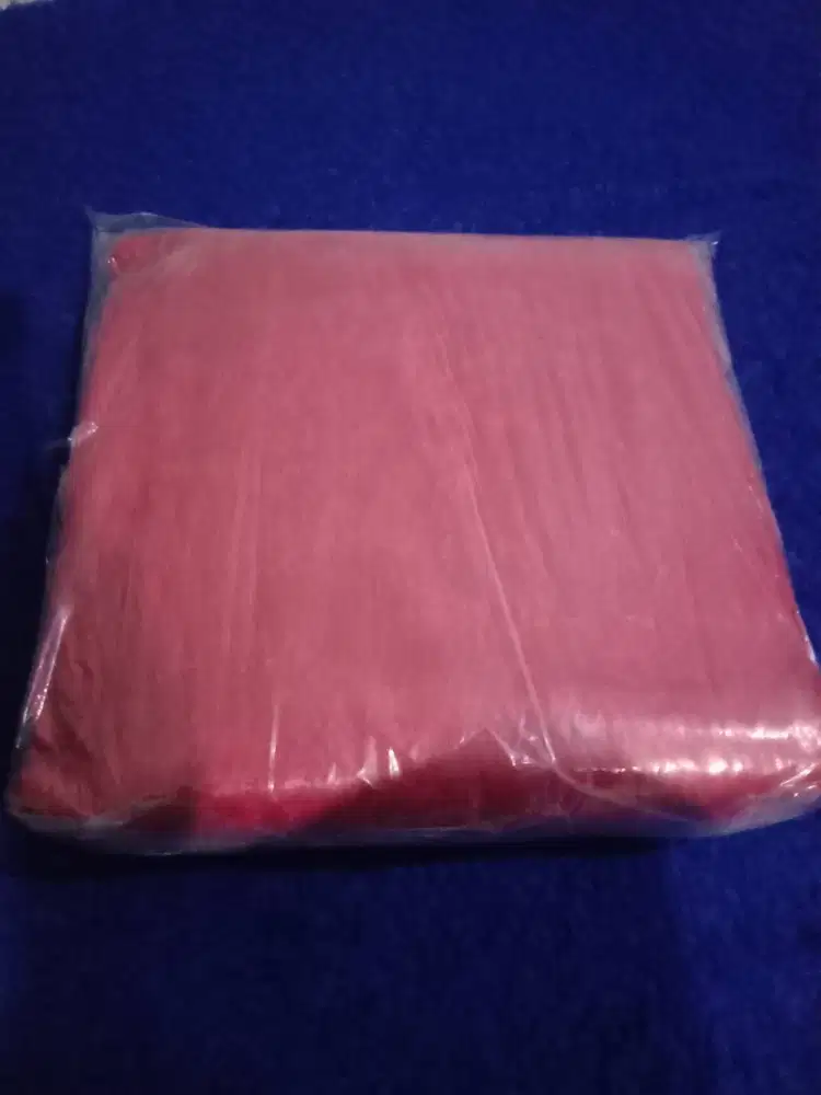 Karpet bulu warna merah