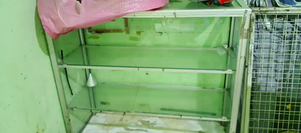 Etalase 1m minus tak ada pintu geser