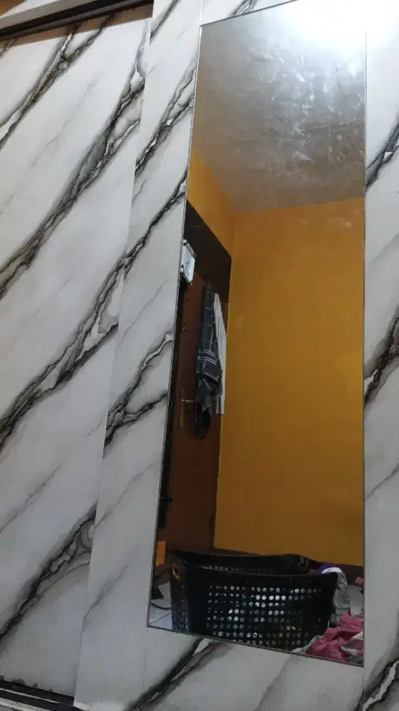 Lemari kayu tahan air