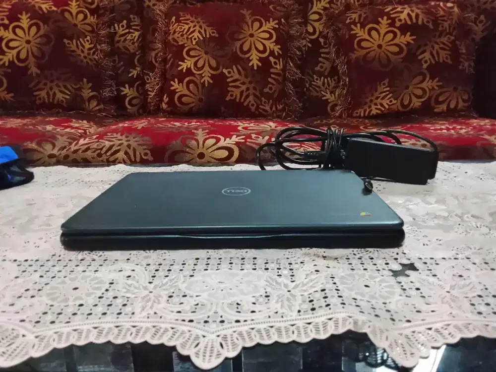 Crhomebook dell slim 2in1 thoucsreen ram4/32 OS Android 13 siap pakai