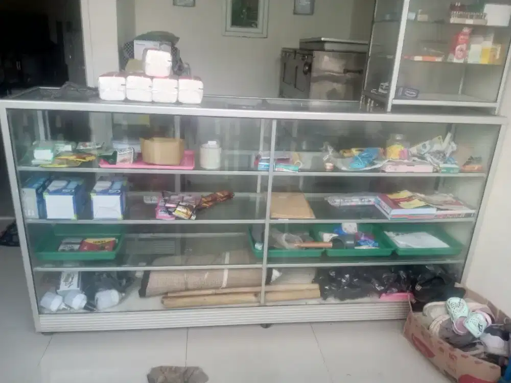 Dijual etalase 2mx1m