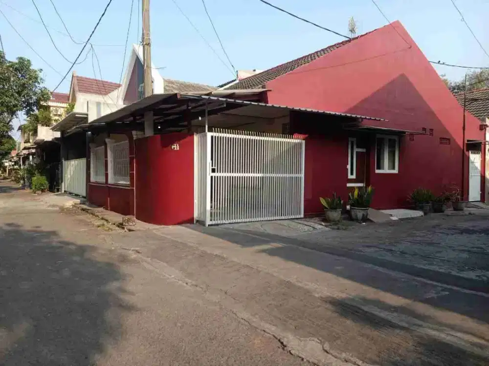 rumah siap huni di jln.jenggolo Sidoarjo, dekat transmart dan tol waru Sidoarjo, dan Juanda Surabaya terminal 1 dan 2