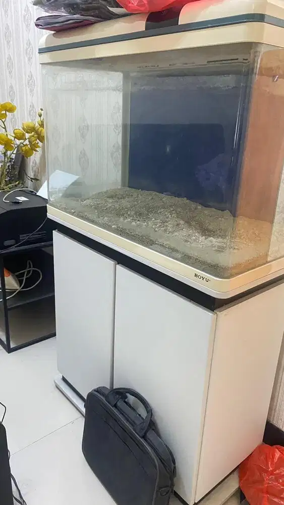 Aquarium boyu dijual
