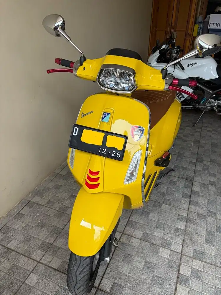Vespa Sprint S 150 i-Get Kuning Super Low KM