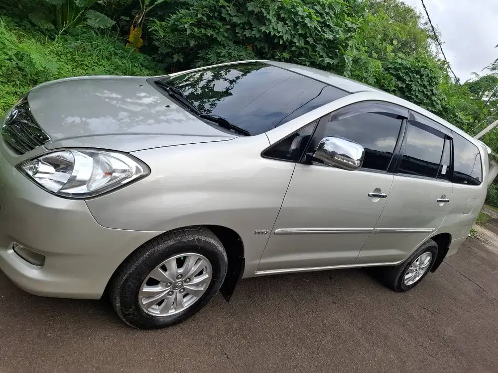 Kijang Innova 2010 Tipe V Matic, jarang dipakai.