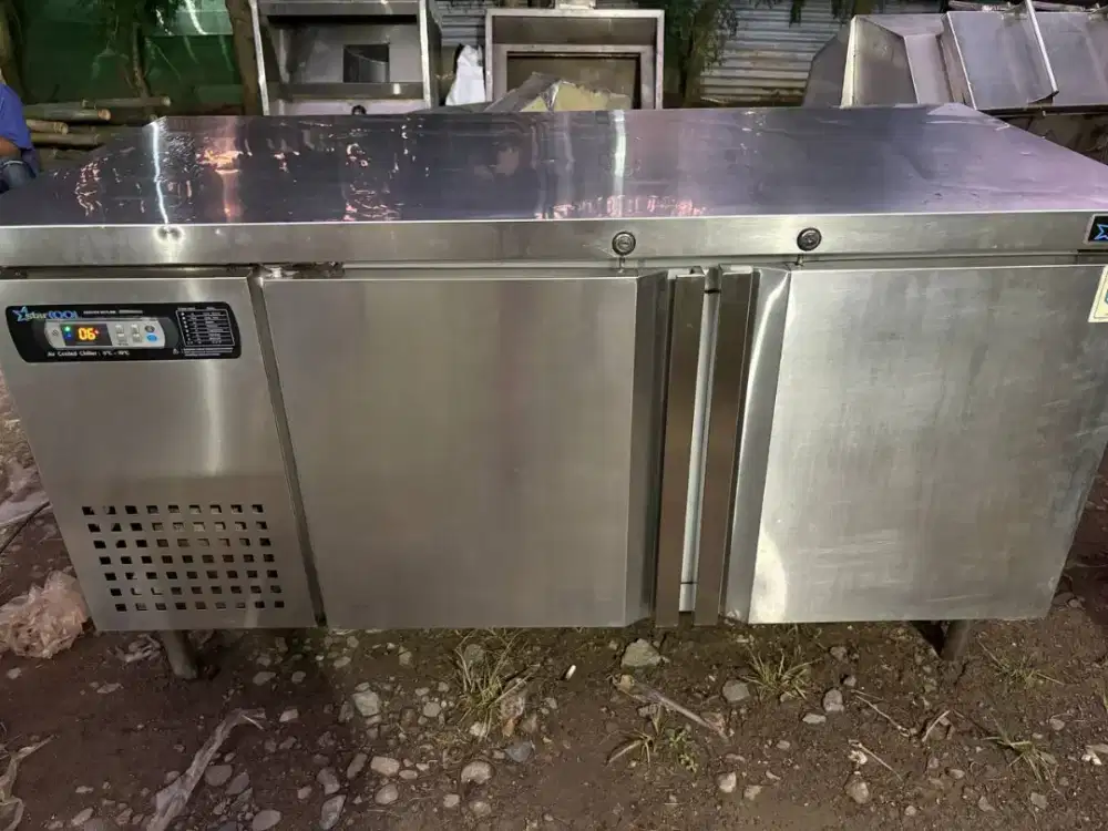 under counter chiller starcool
ukuran 150x70x85 bergaransi