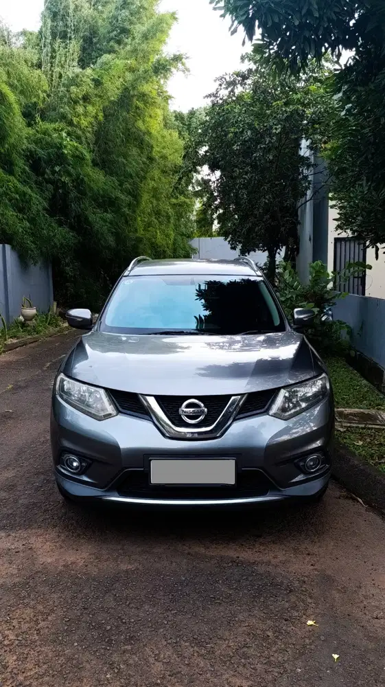 Nissan X-Trail T32 2.0 Bensin M/T 2014 Abu-Abu Tua Metalik