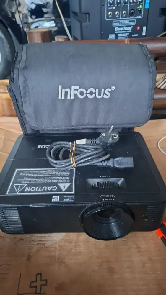 dijual proyektor infocus tipe in112aa
