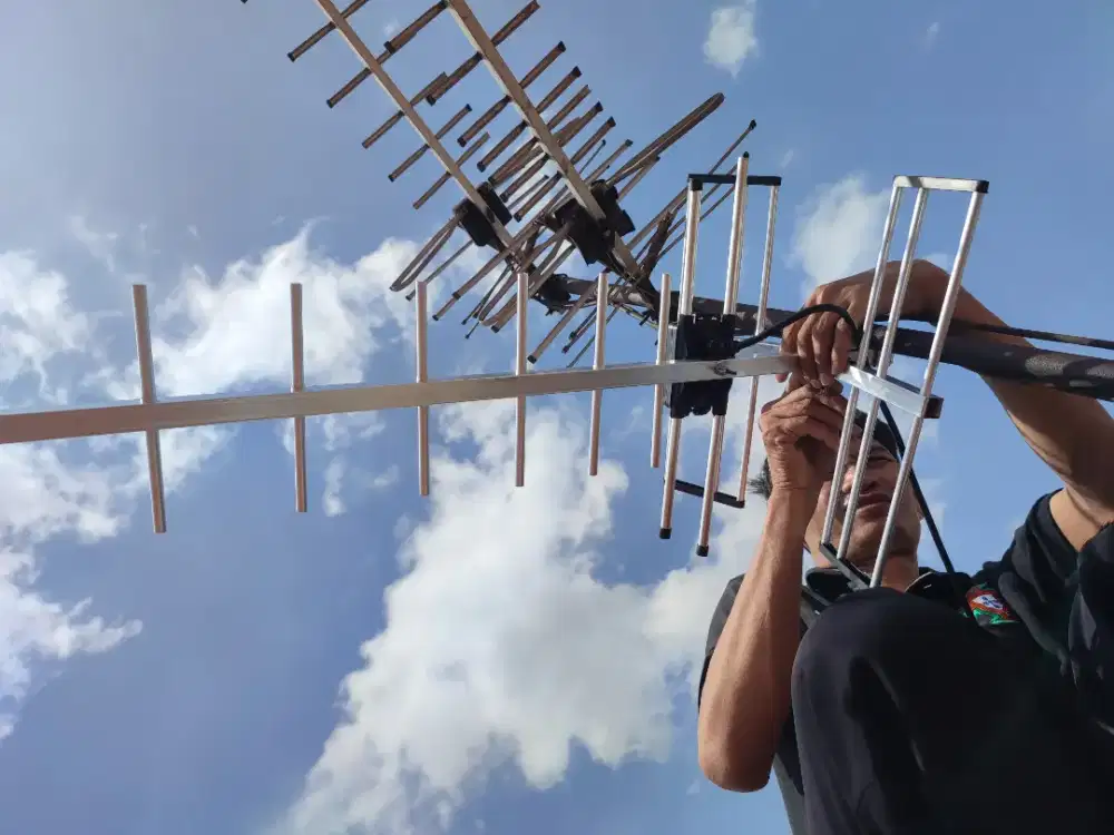 Antena uhf Antena Parabola, Kamera Cctv teknisi  pasang maupun servis