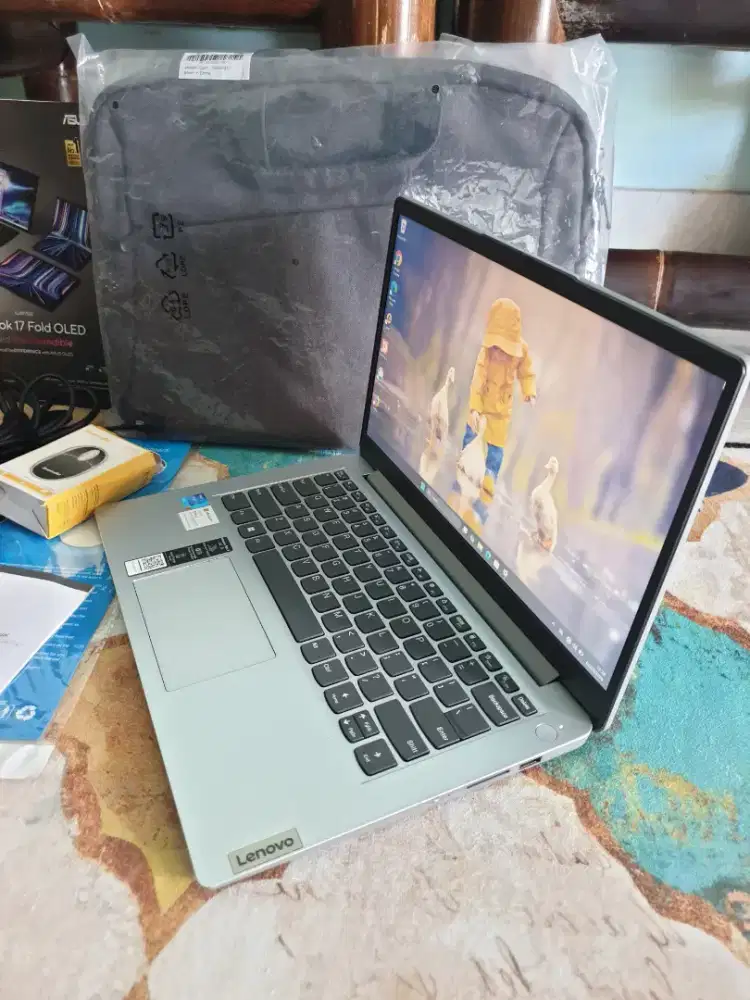 Dijual laptop lenovo slim 1i mewah