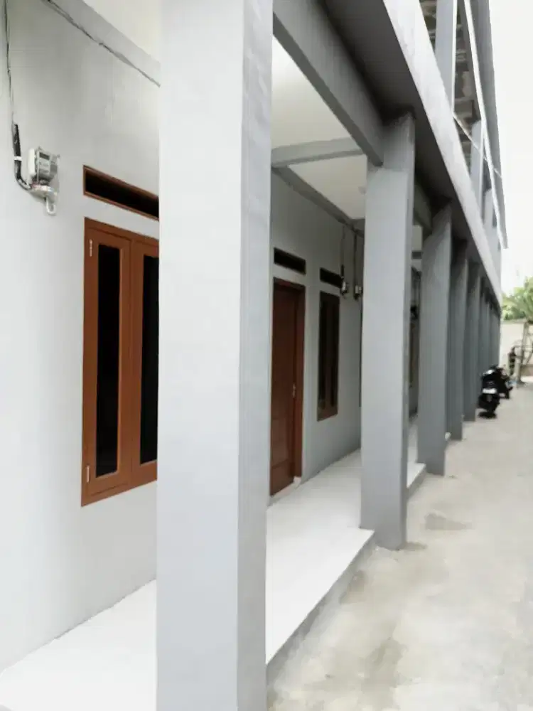 Kontrakan Rapih dan Bersih depan jalan Raya