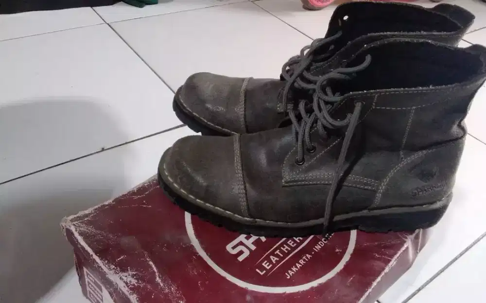 Jual sepatu boat SPARROW kulit asli size41 lok cilebut central bogor