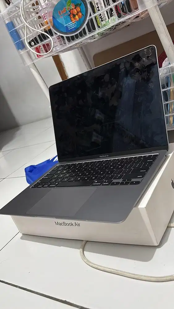Macbook Air 2020 core i3 8/256