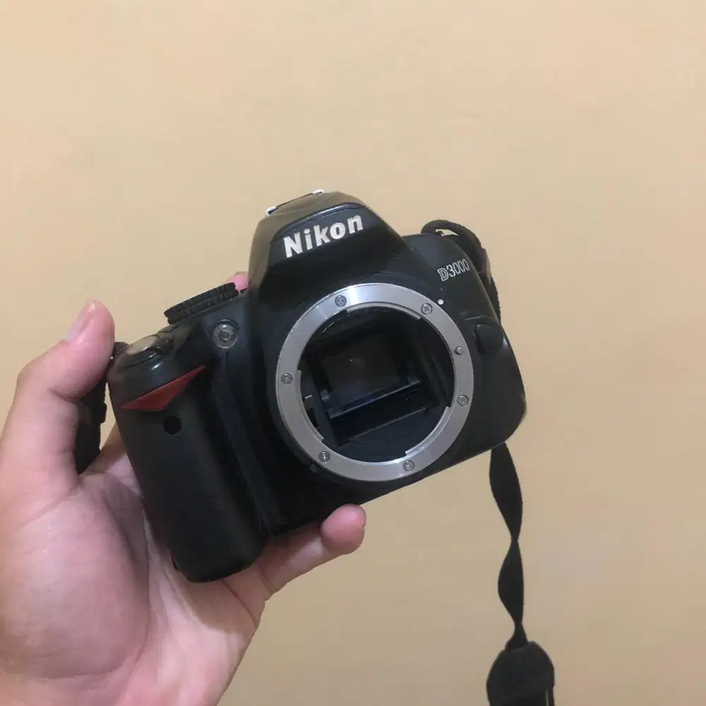 Nikon d3000 body only