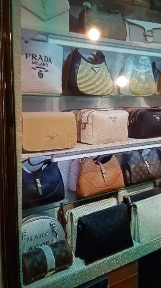 dibutuhkan Spg toko  1.wanita.2,lulus smu 3.domisili di bali