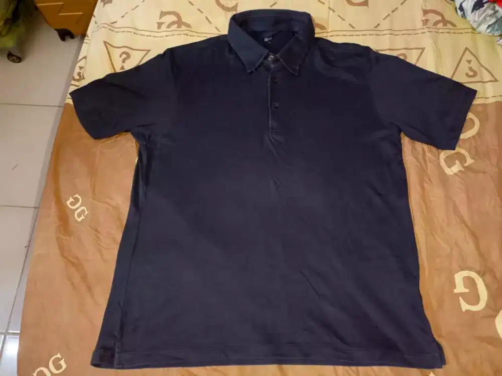 Kaos keren branded Uniqlo Full black size XL