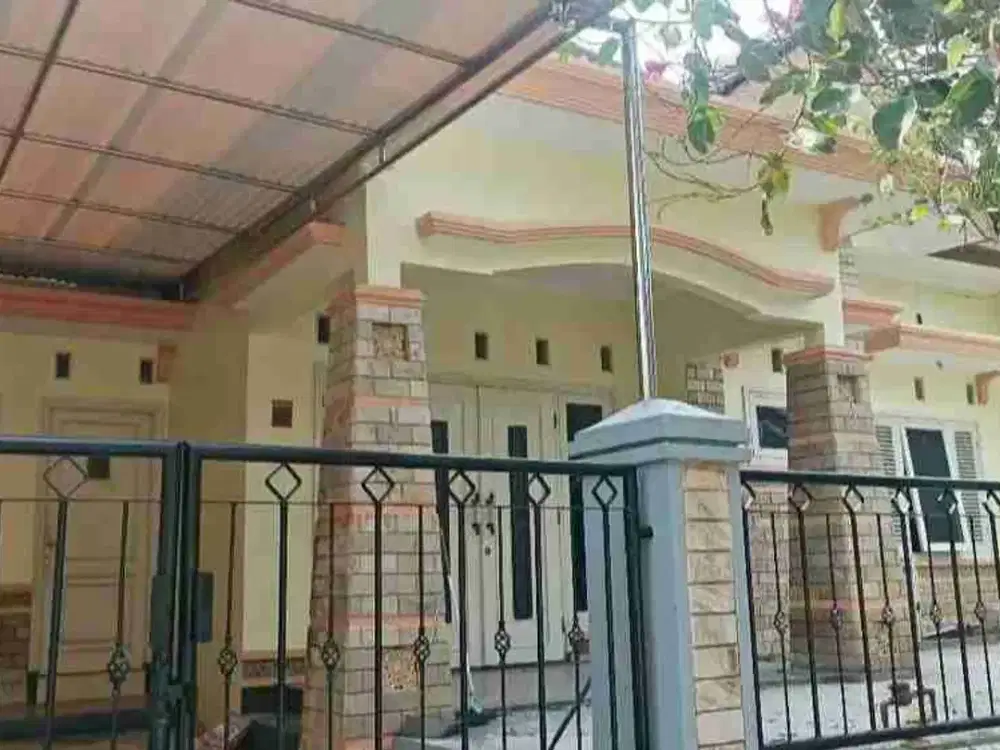 Rumah Depan Gerbang Kampus Umm BCT