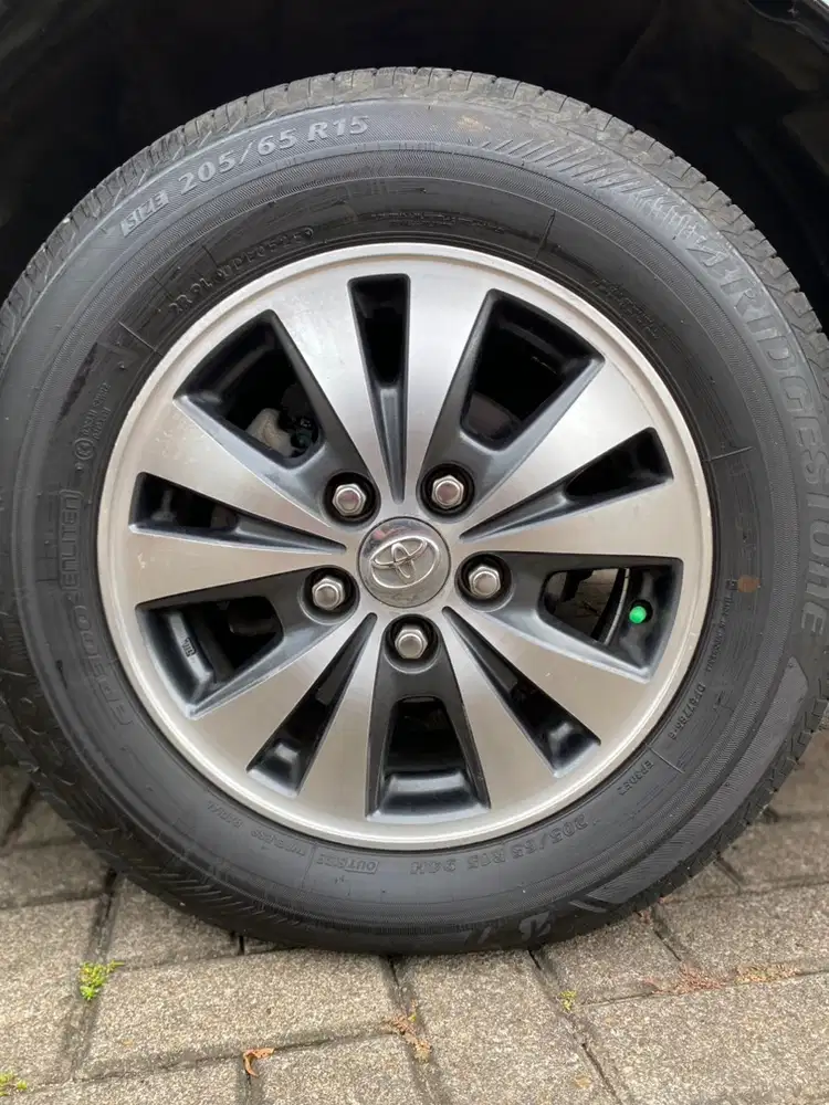 Toyota Kijang Innova 2015 Bensin