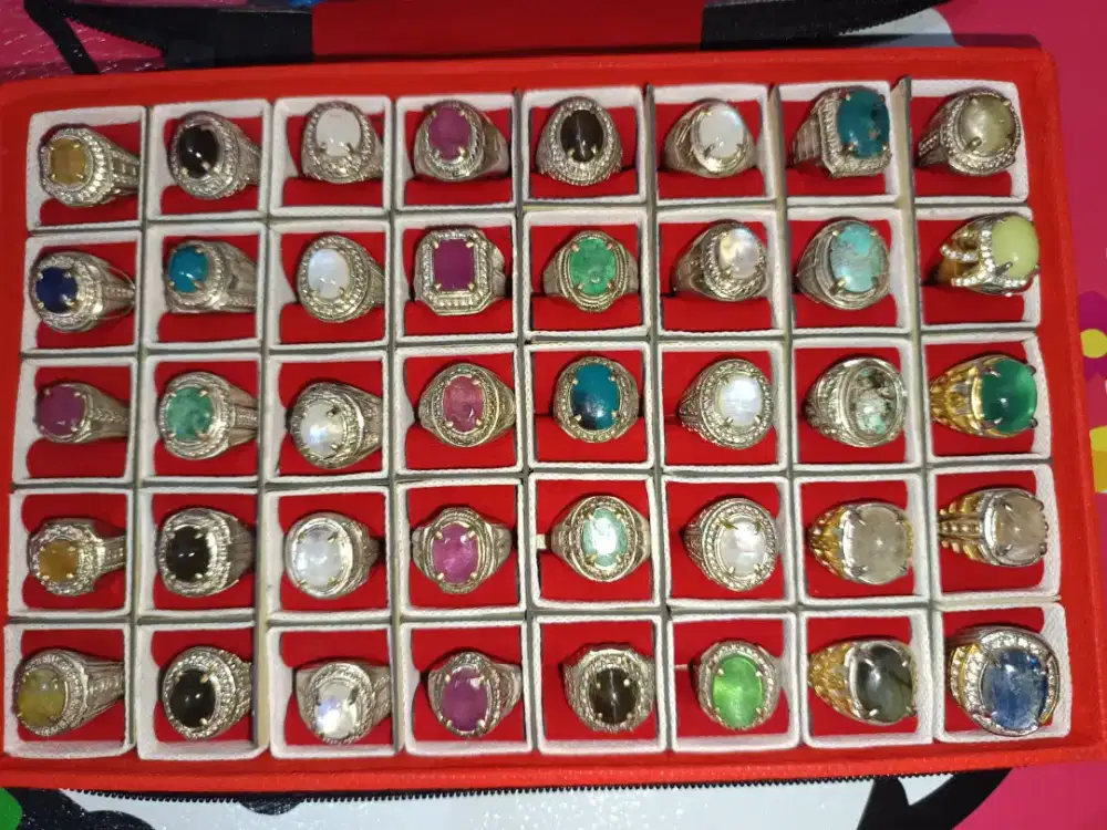 Borongan batu permata natural