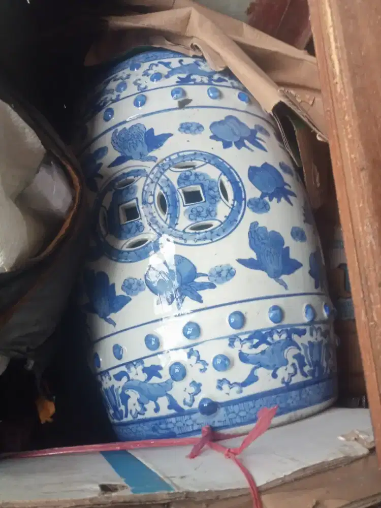 Guci untuk duduk dan tempat bunga