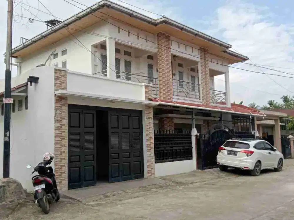 RUMAH 2 LANTAI DENGAN TANAH YG LUAS