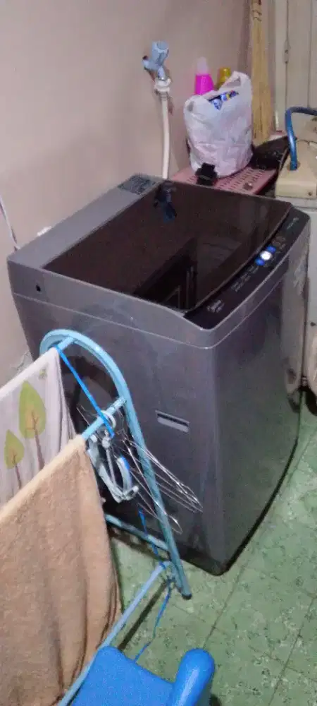 Mesin cuci top loading Midea 10,5kg